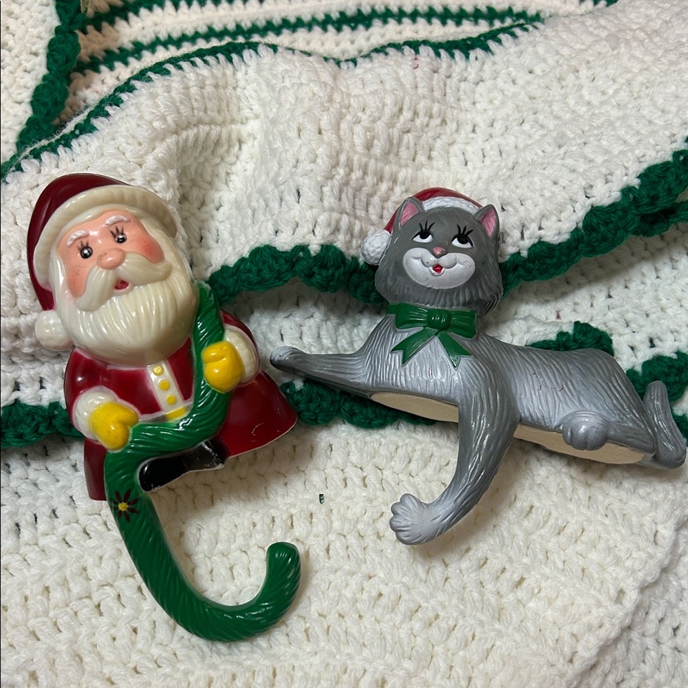 1982 Vintage Sun Hill Christmas Stocking Holders Santa & Cat Set (Hong Kong)